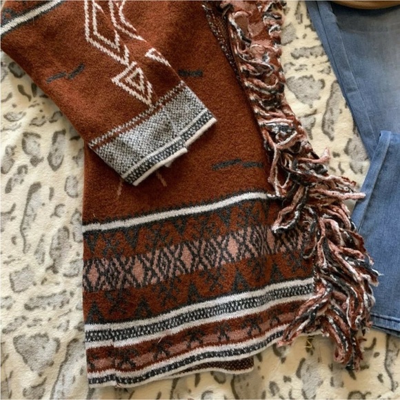 New Cowichan Native Print Fringed Blanket Cardigan Sweater Western - Picture 3 of 4